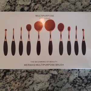 Makeup brushes
